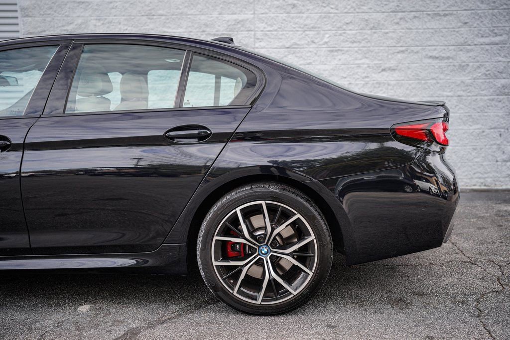 Used 2023 BMW 530e w/ M Sport Package image 12