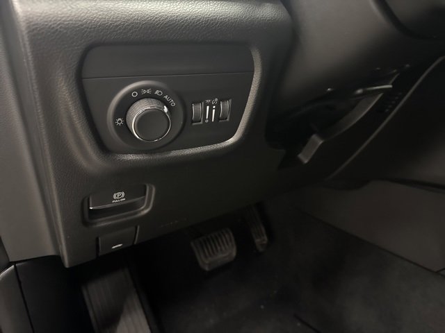 New 2025 Jeep Grand Cherokee L Laredo image 12