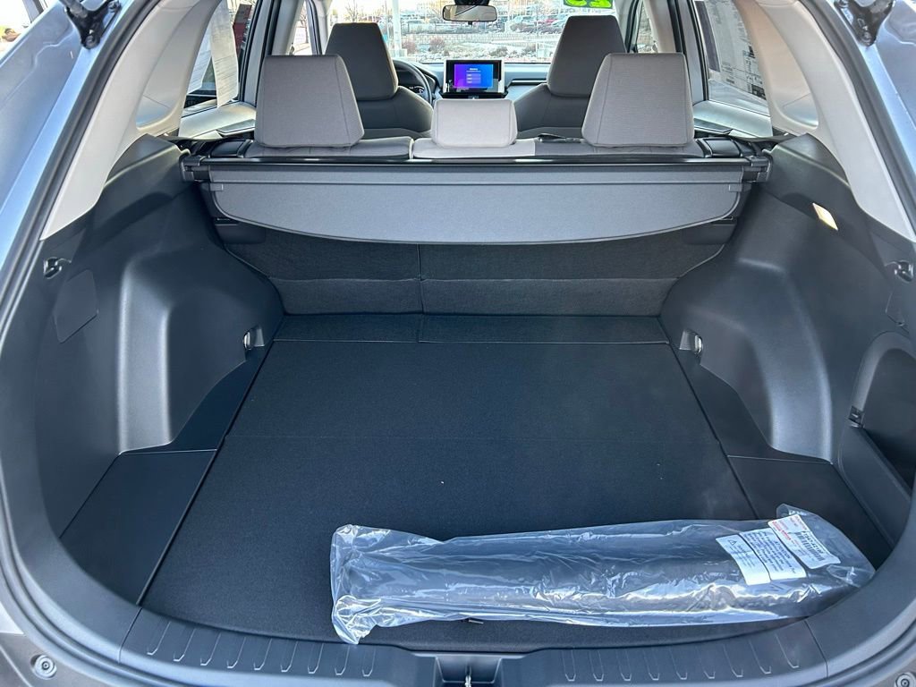 Used 2025 Toyota RAV4 XLE image 18
