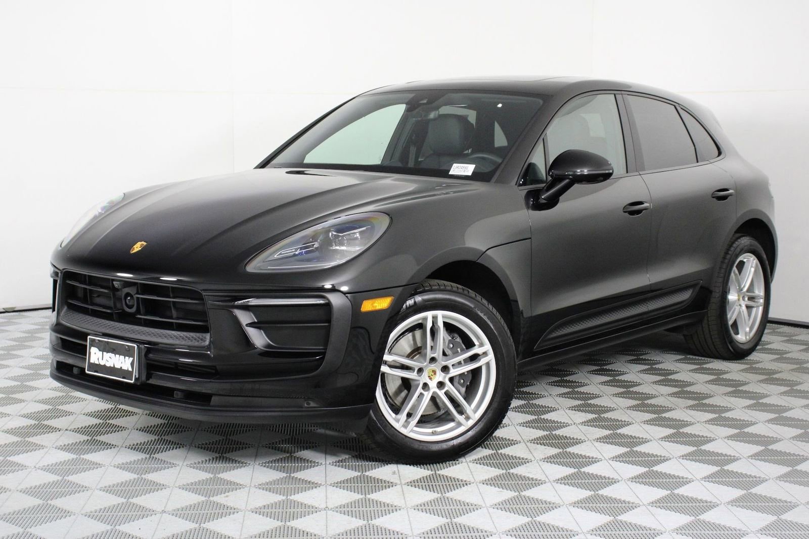 Certified 2025 Porsche Macan image 35