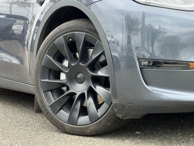Used 2022 Tesla Model Y Long Range AWD/4WD image 2