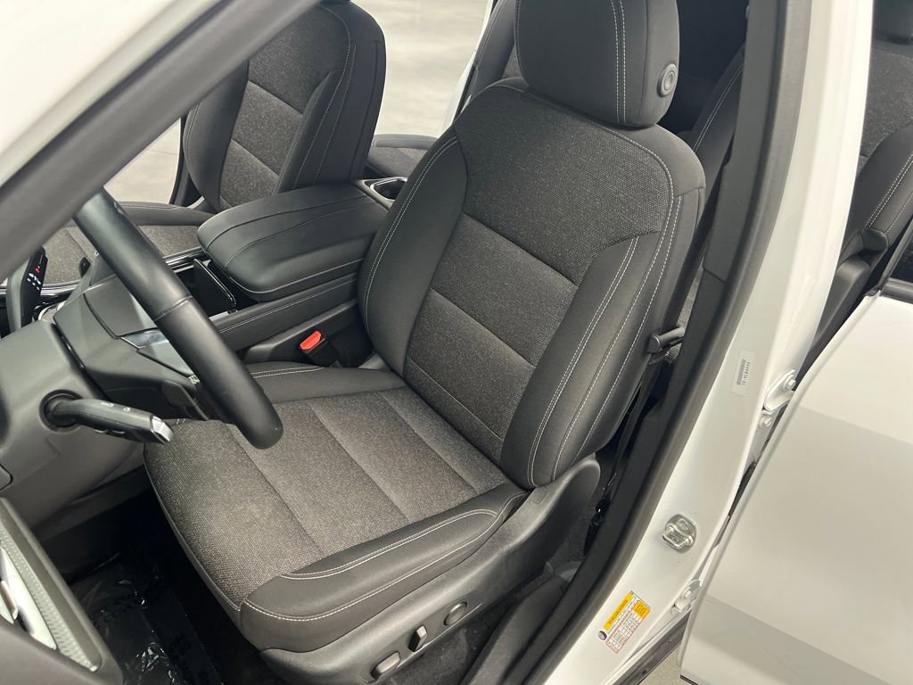 Used 2024 Chevrolet Traverse LT image 9