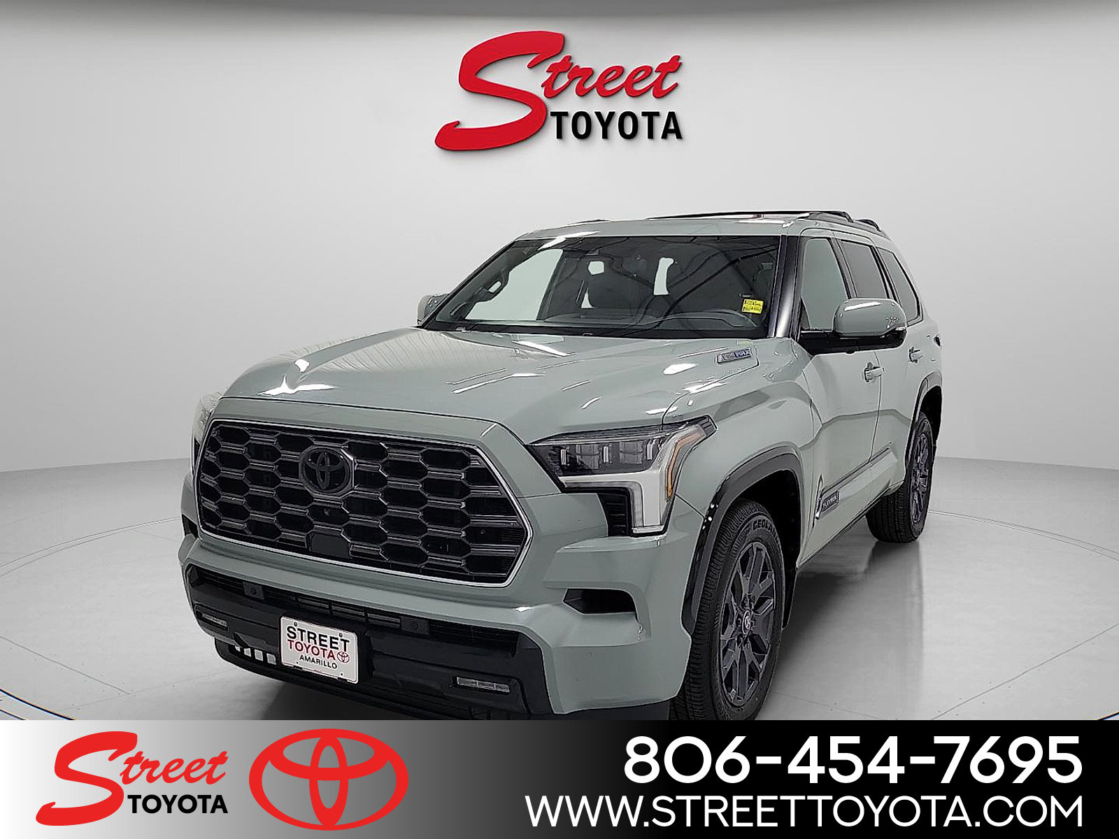 Certified 2025 Toyota Sequoia Platinum AWD/4WD image 1