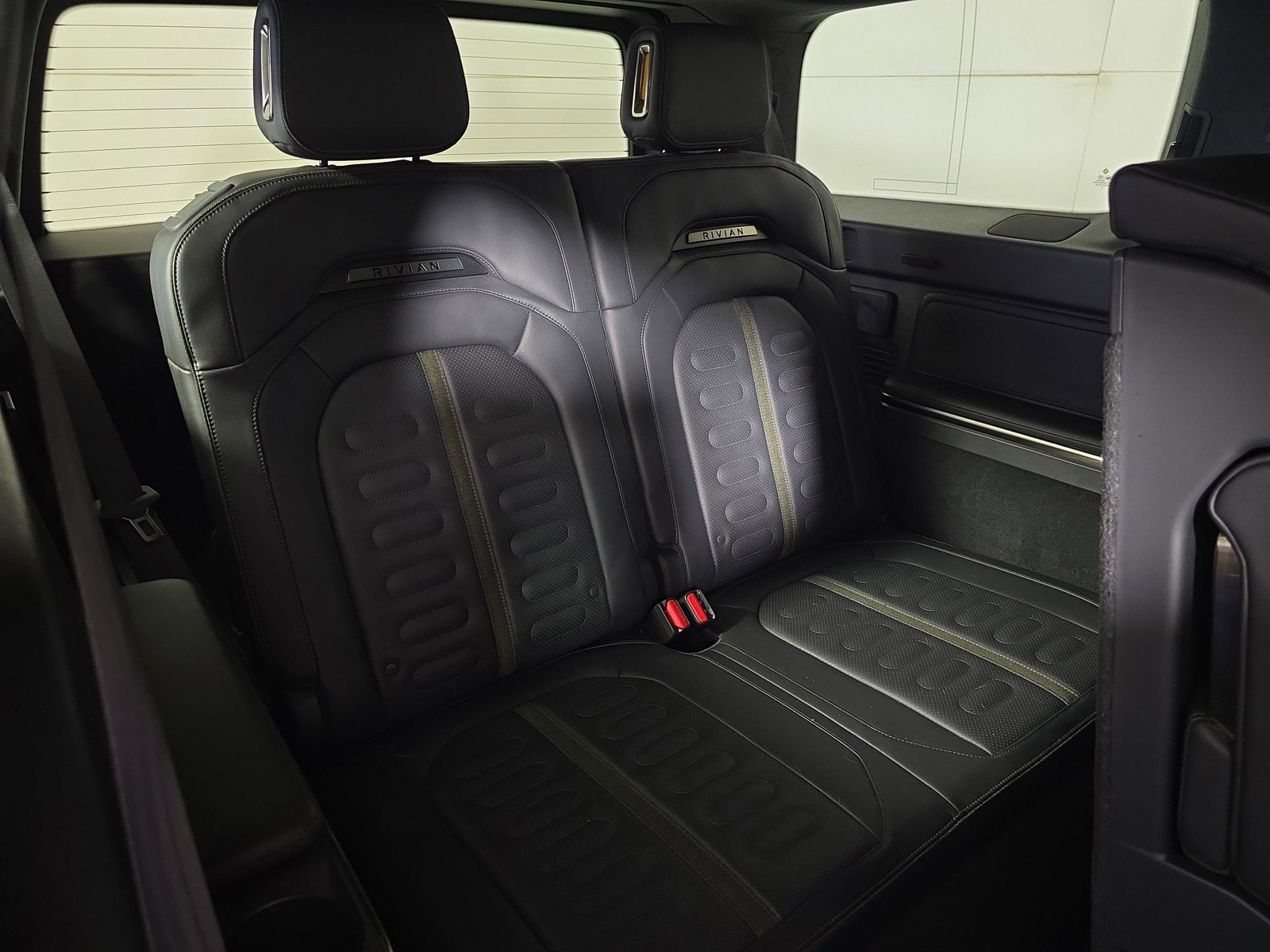 Used 2022 Rivian R1S Launch Edition AWD/4WD image 25