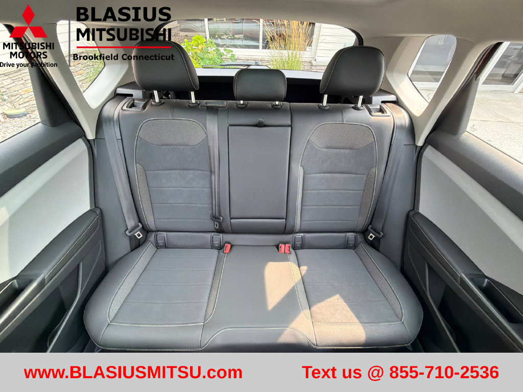 Used 2024 Volkswagen Taos SE w/ Panoramic Sunroof Package AWD/4WD image 44