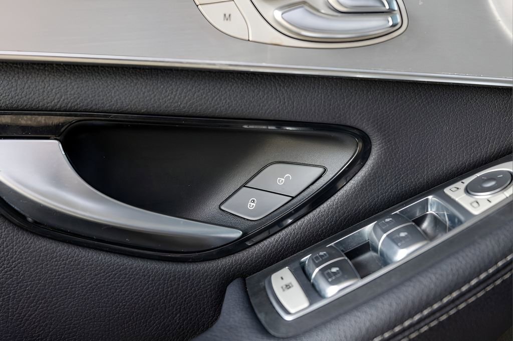 Used 2019 Mercedes-Benz GLC 300 image 35