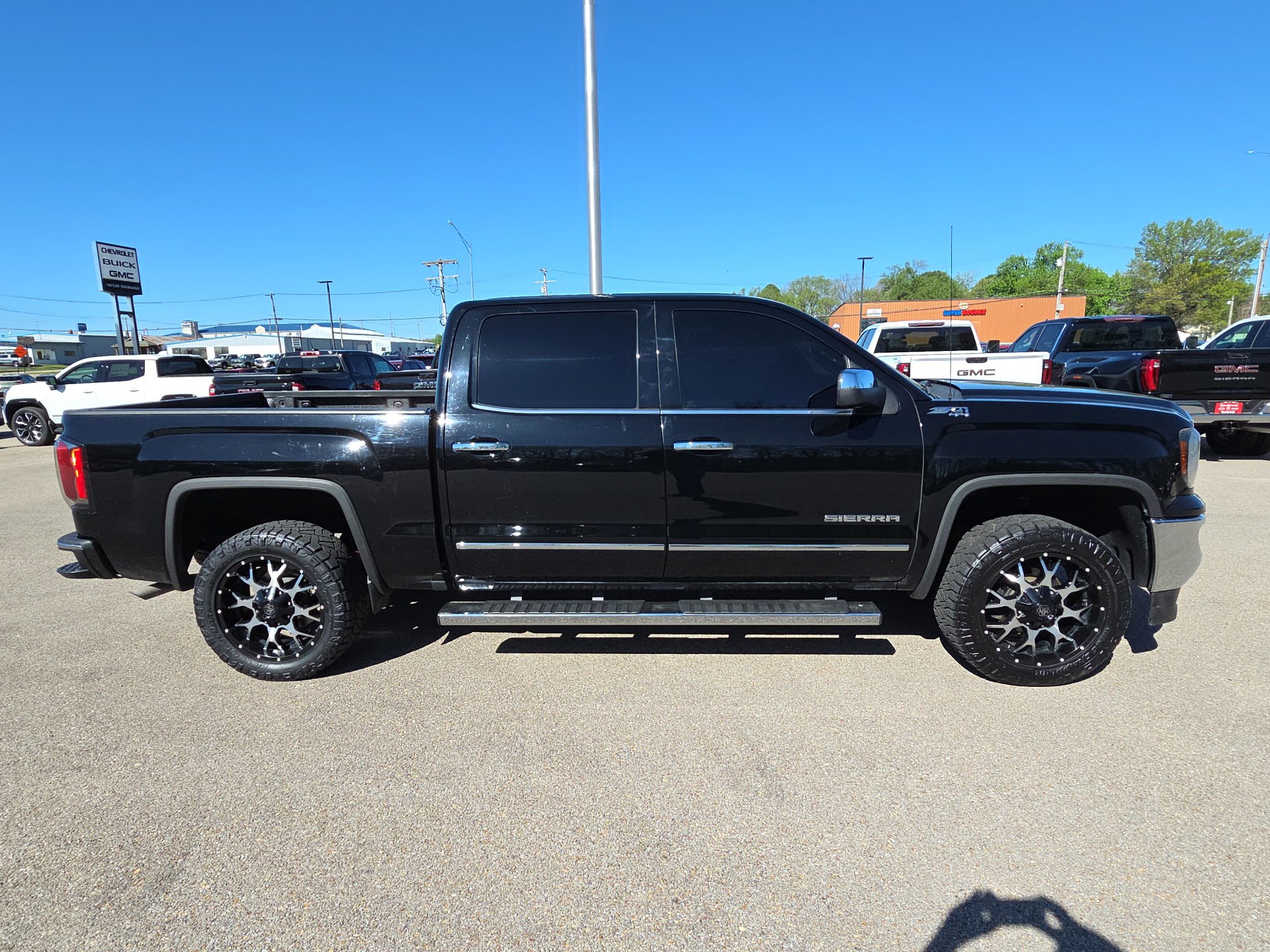 Used 2018 GMC Sierra 1500 SLT w/ SLT Premium Package image 10