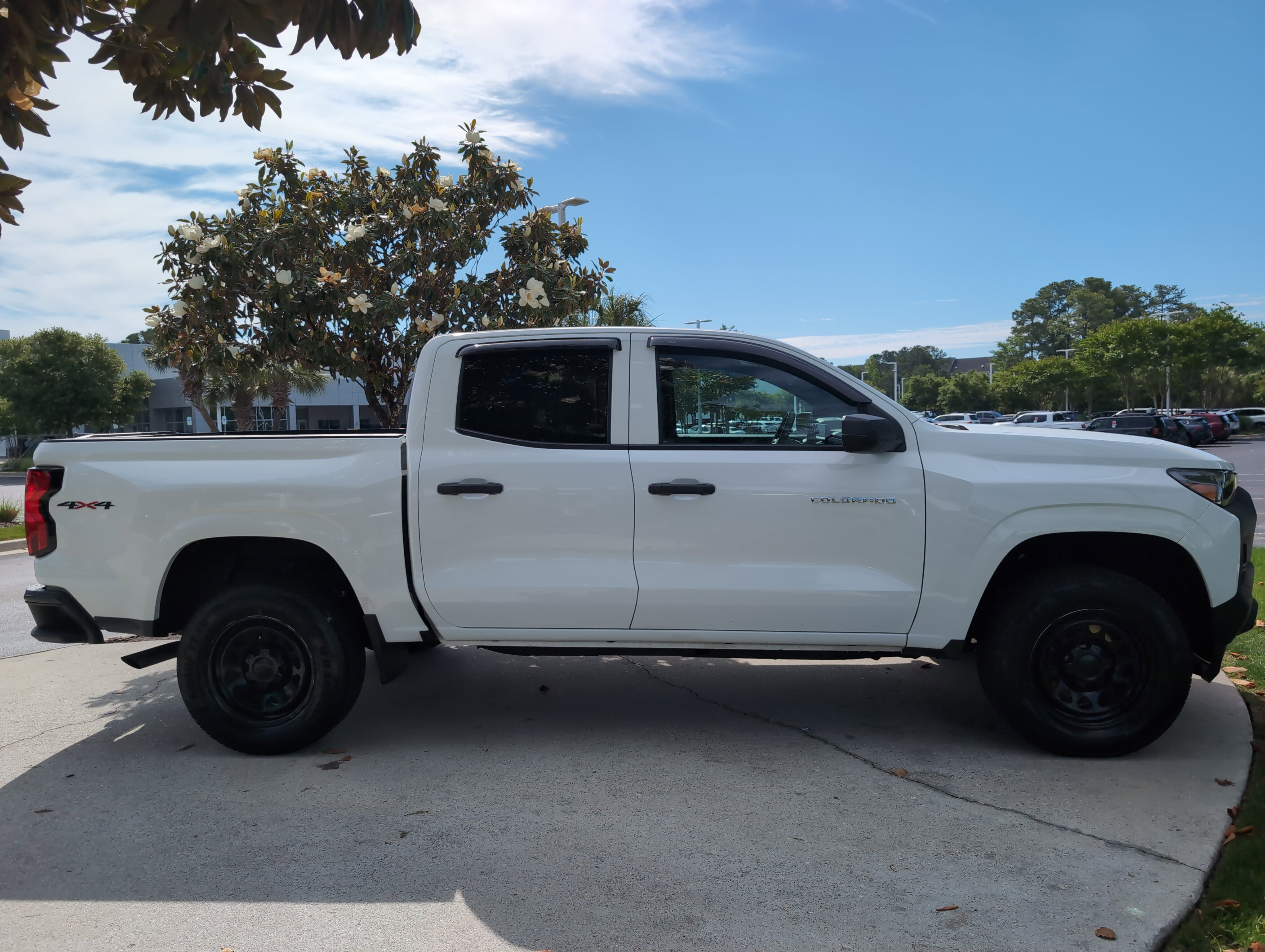 Used 2025 Chevrolet Colorado W/T w/ Advanced Trailering Package AWD/4WD image 11