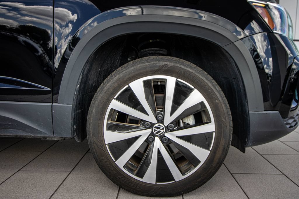 Certified 2023 Volkswagen Taos SE w/ Panoramic Sunroof Package FWD image 5