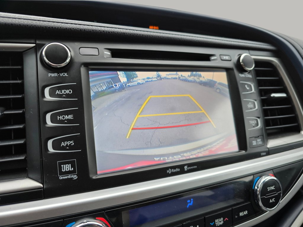 Used 2015 Toyota Highlander Limited AWD/4WD image 12