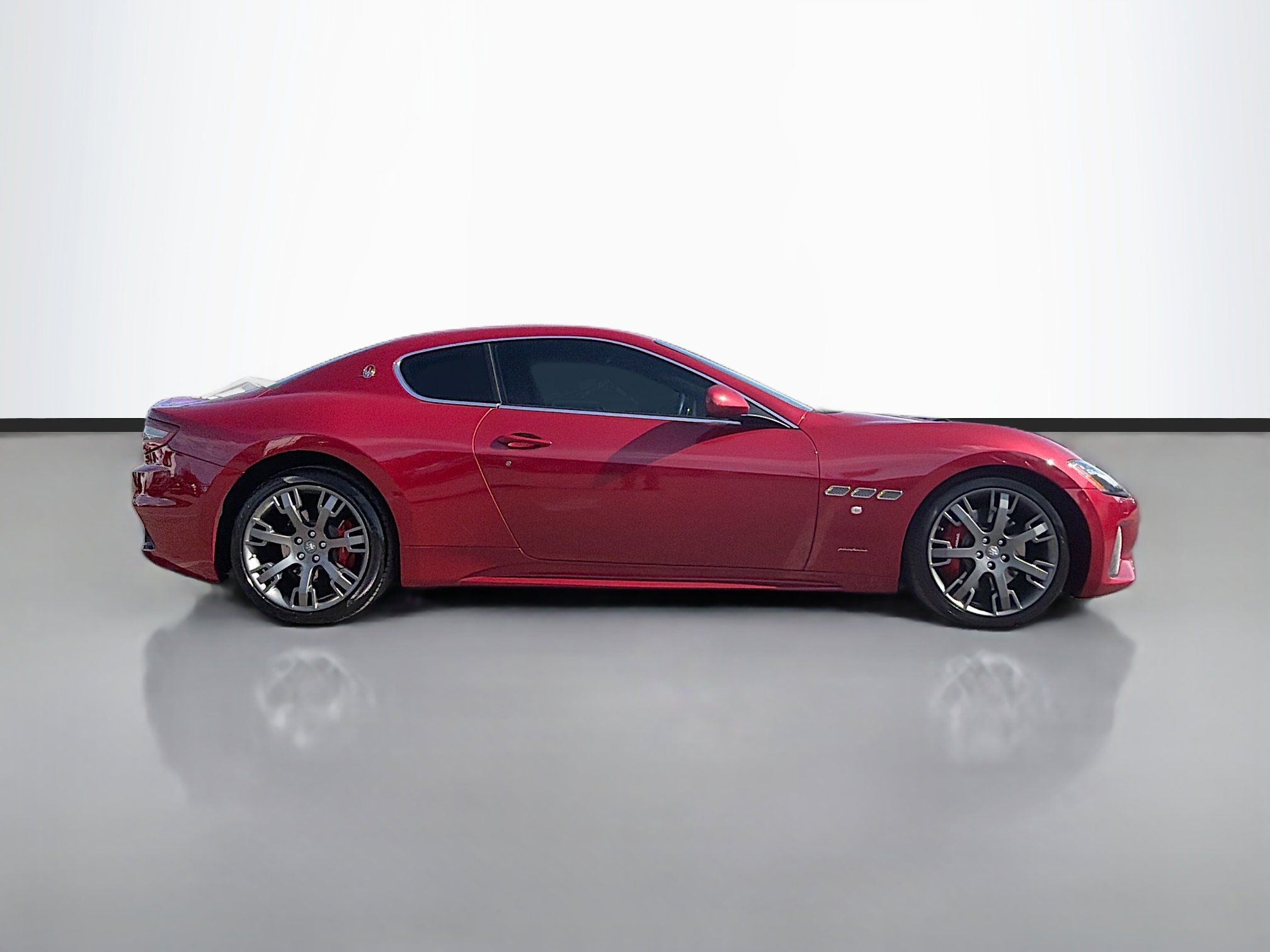 Used 2018 Maserati GranTurismo Sport image 2