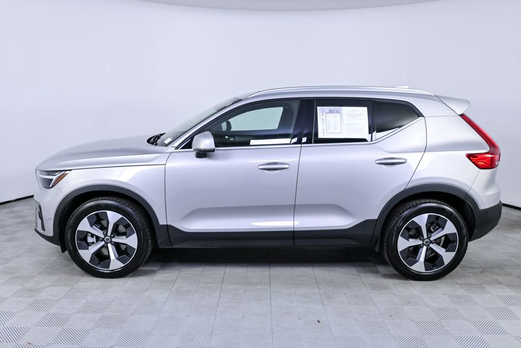 Certified 2025 Volvo XC40 B5 Plus image 2