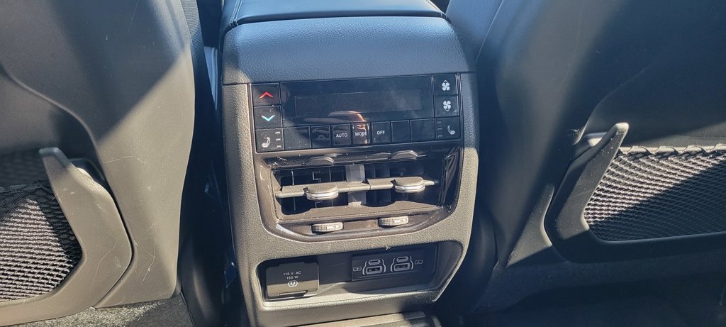 Used 2025 Jeep Grand Cherokee L Overland w/ Advanced Protech Group III AWD/4WD image 16