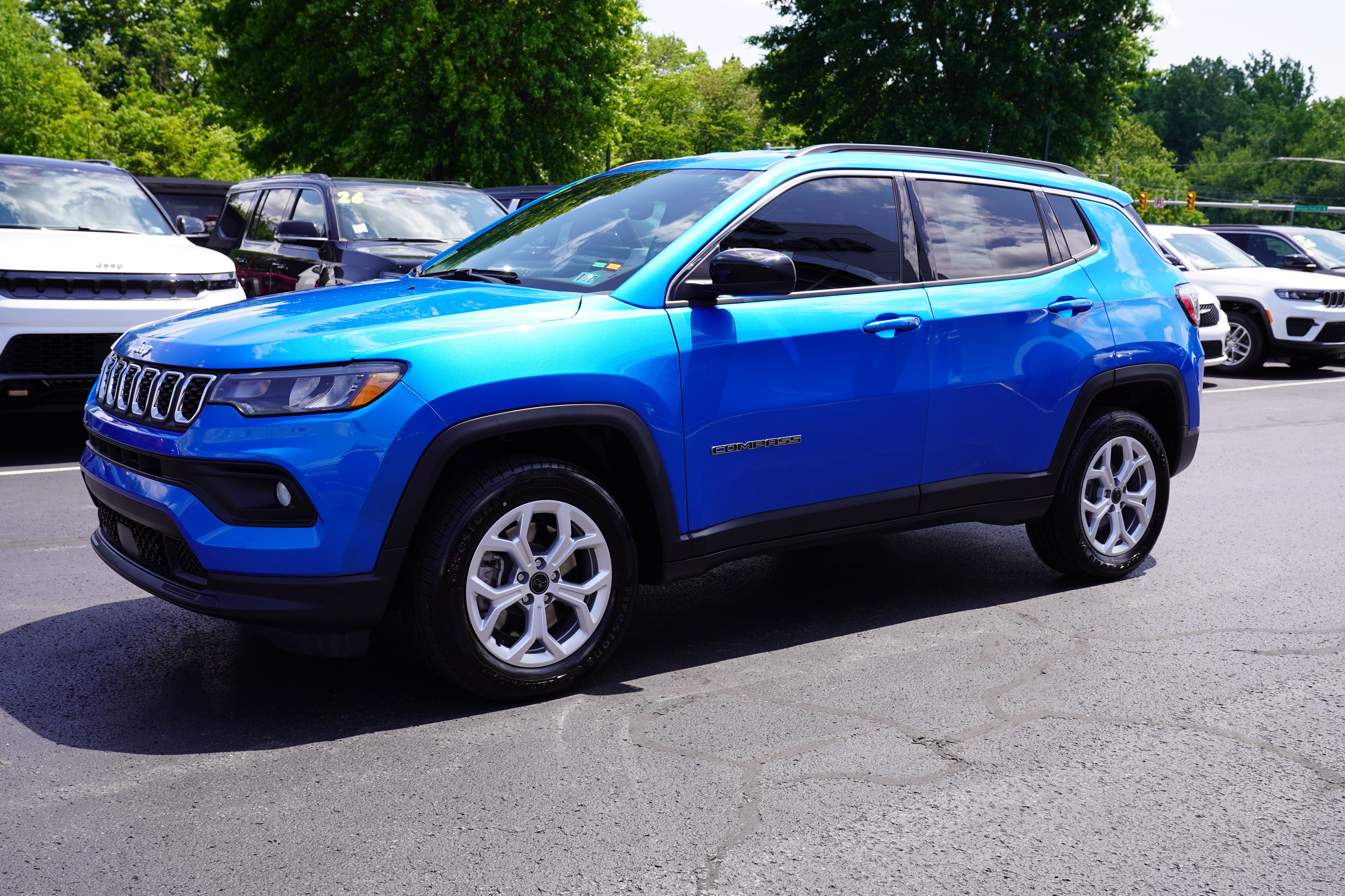 Used 2025 Jeep Compass Latitude AWD/4WD image 9