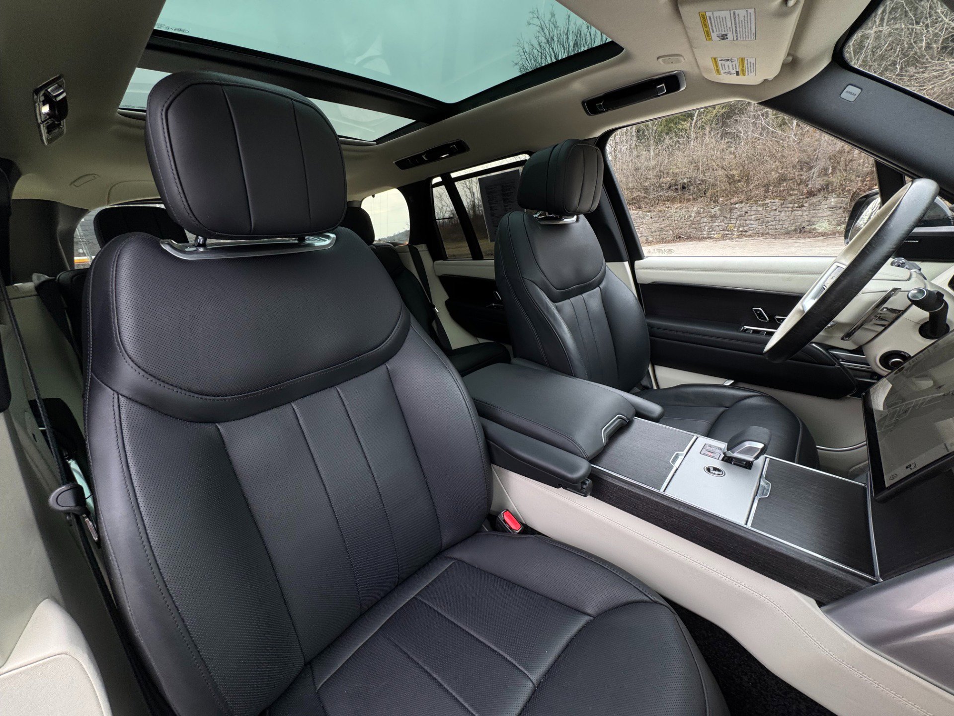 Used 2024 Land Rover Range Rover SE image 19