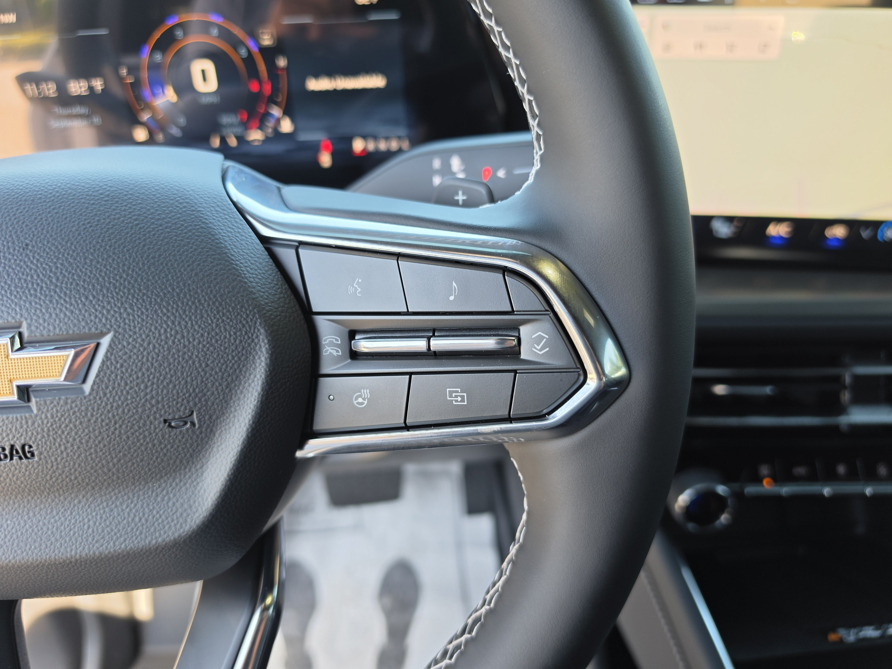 New 2027 Chevrolet Traverse LT w/ Driver Confidence Package FWD image 35