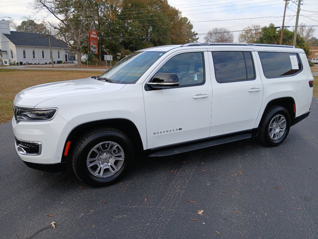 Used 2024 Jeep Wagoneer L Base image 12