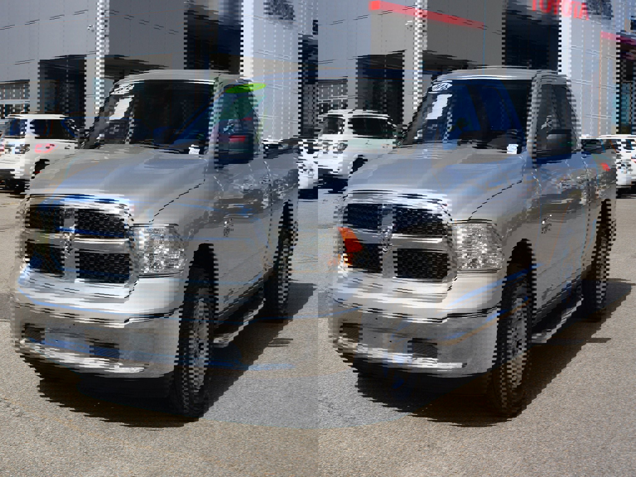 Used 2018 RAM 1500 Classic SLT image 2