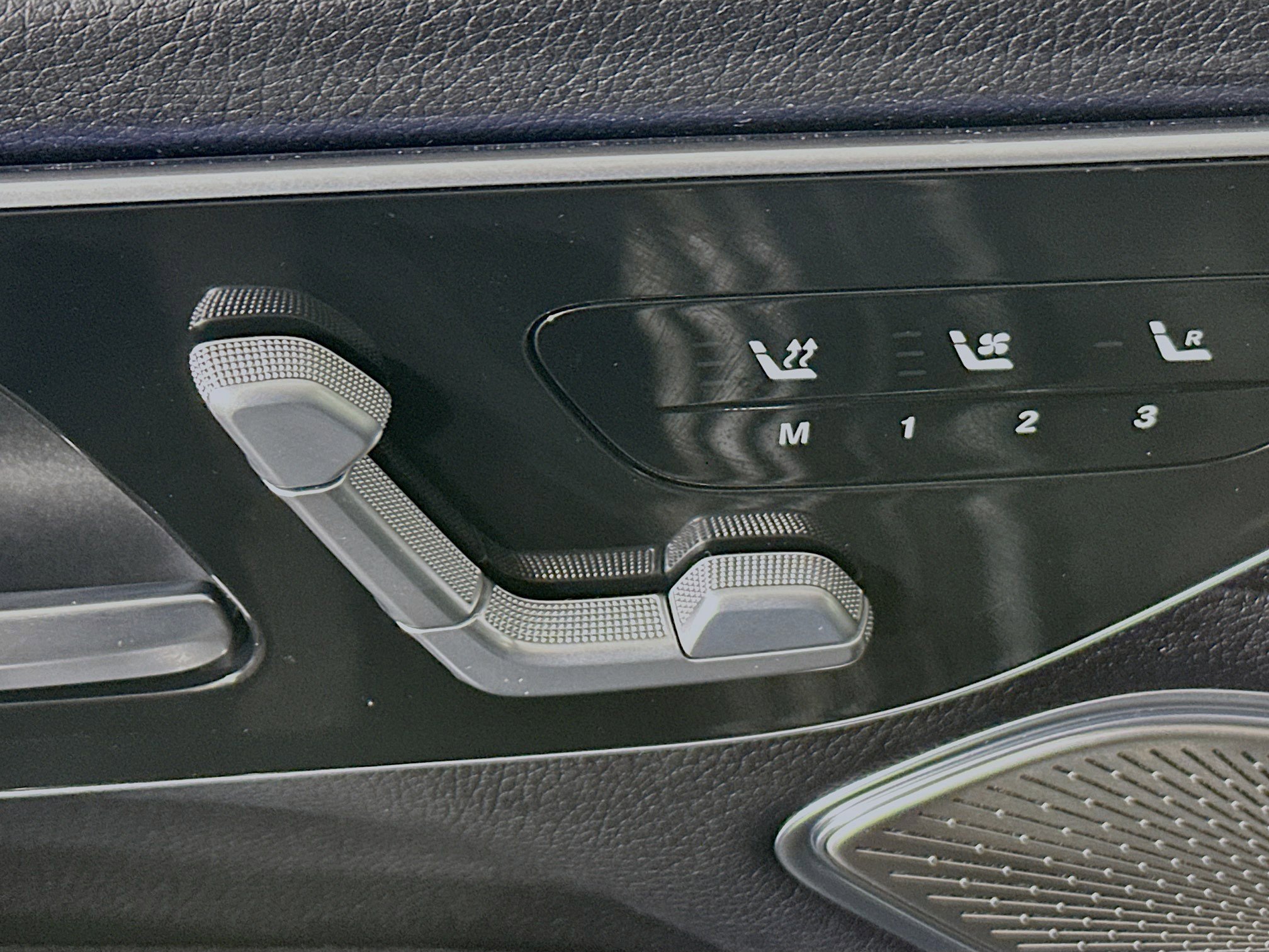 Used 2023 Mercedes-Benz EQS 450+ SUV image 13