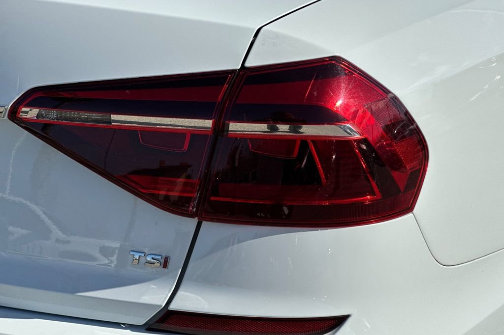 Used 2018 Volkswagen Passat 2.0T SE image 26