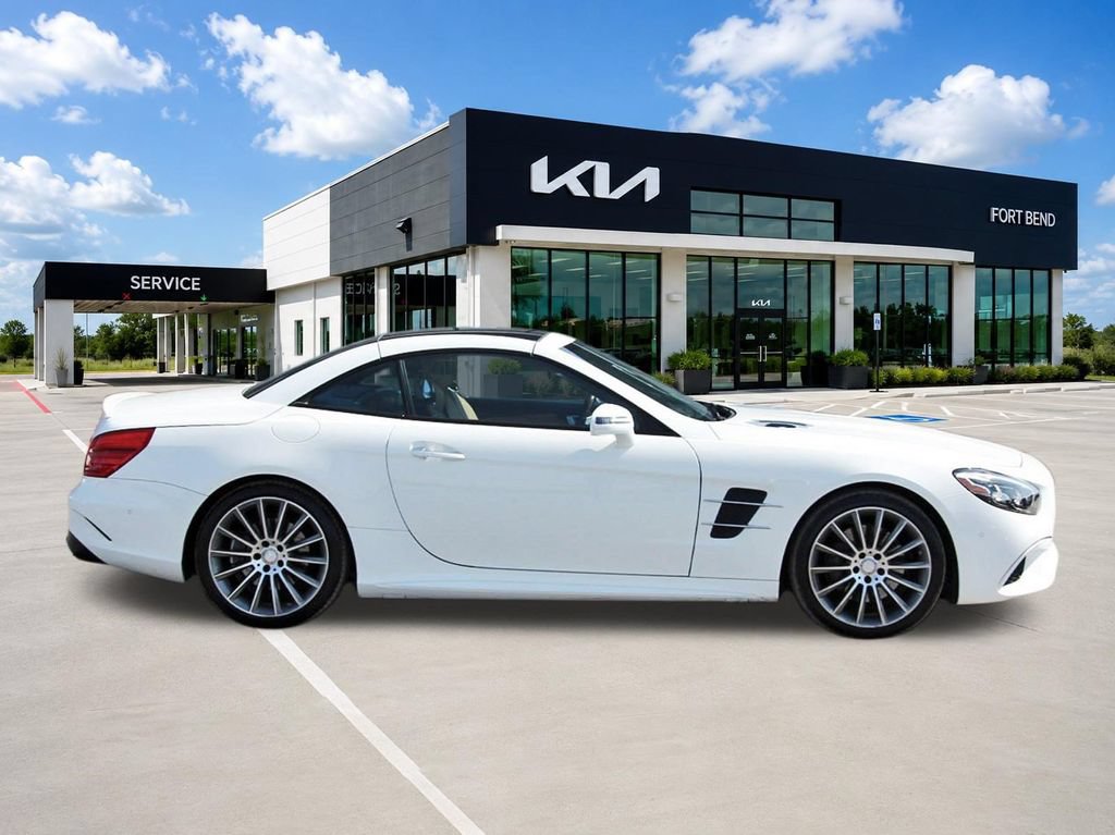 Used 2017 Mercedes-Benz SL 550 image 4