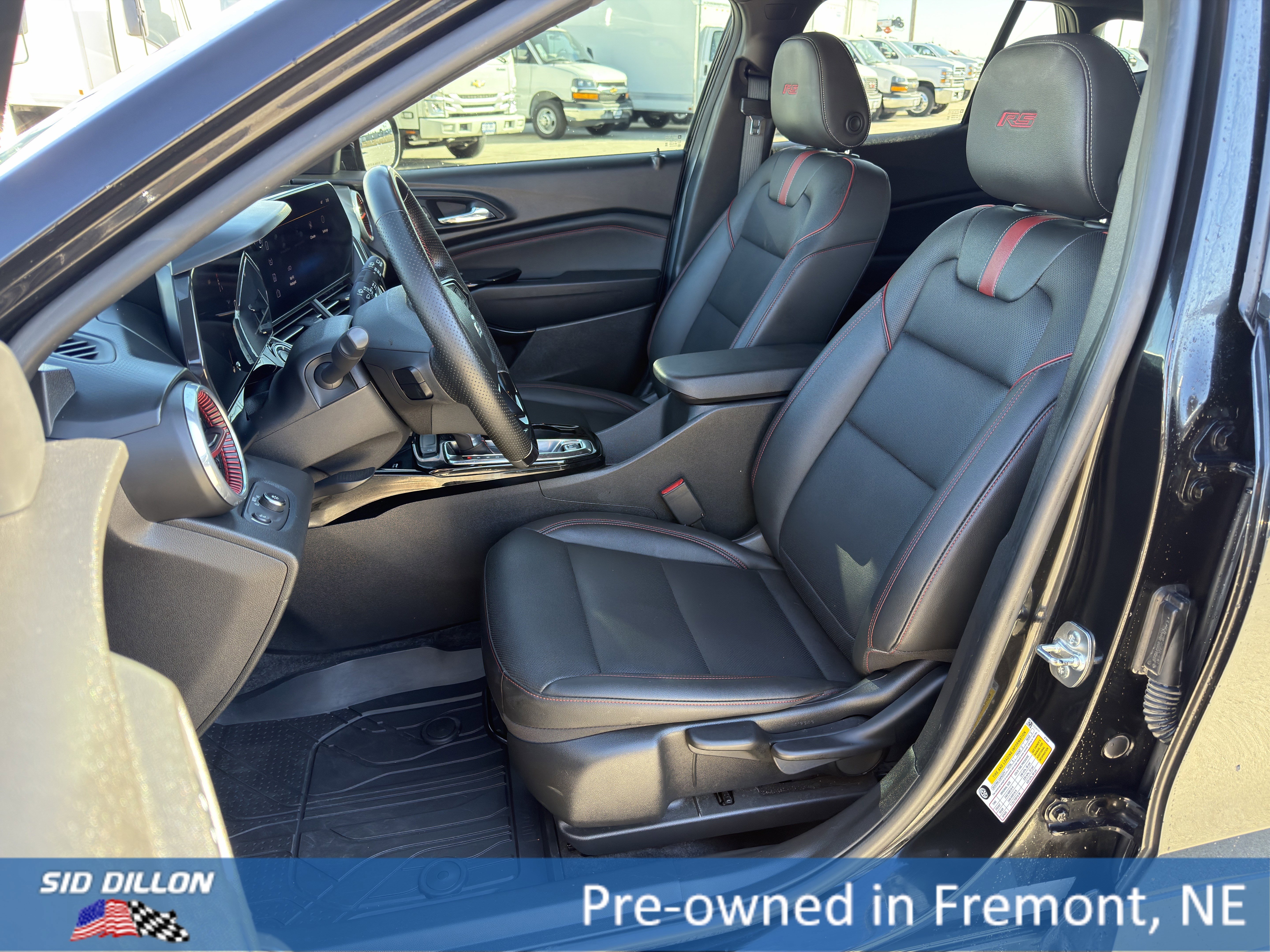 Used 2025 Chevrolet Trax RS w/ Sunroof Package FWD image 11