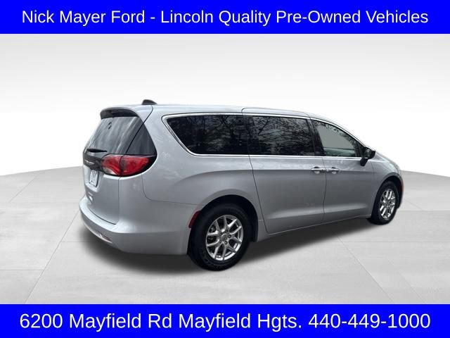 Used 2024 Chrysler Voyager LX image 5