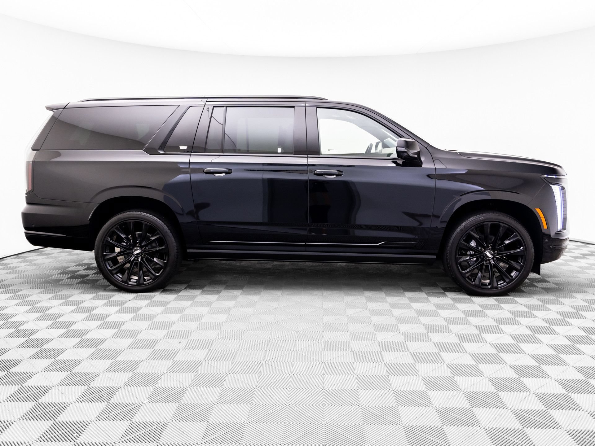 New 2026 Cadillac Escalade ESV Platinum Sport w/ LPO, ONYX Package AWD/4WD image 6
