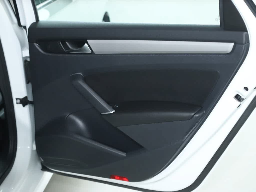 Certified 2022 Volkswagen Passat 2.0T SE FWD image 31