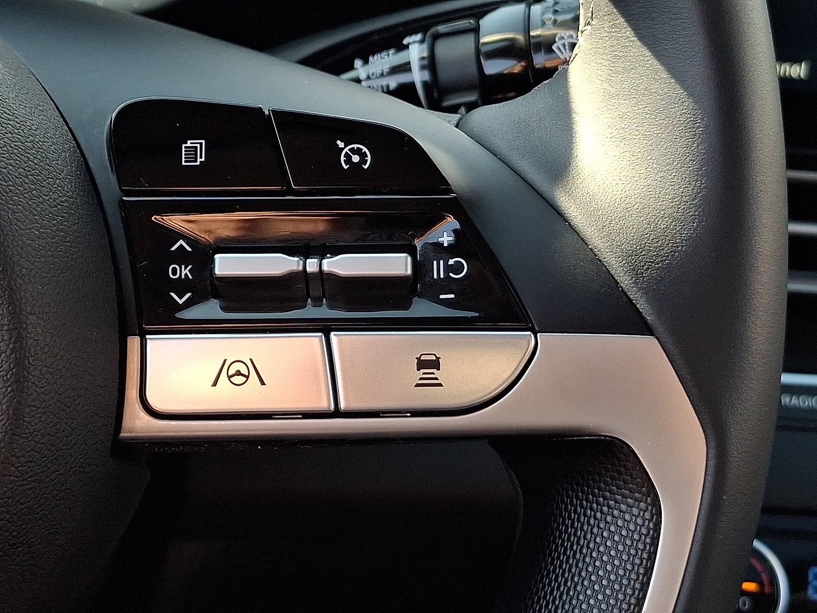 Certified 2023 Hyundai Elantra Limited FWD image 23