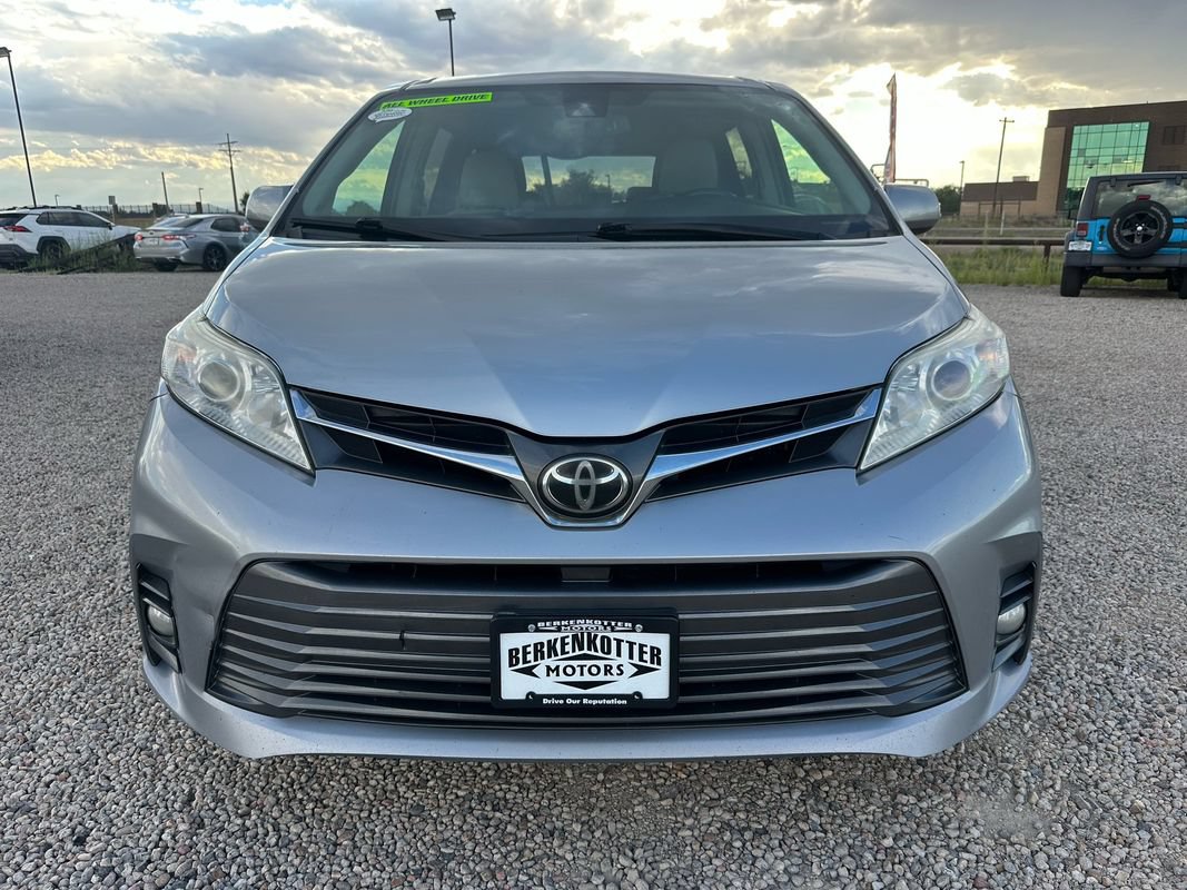 Used 2018 Toyota Sienna XLE w/ XLE Navigation Package AWD/4WD image 3