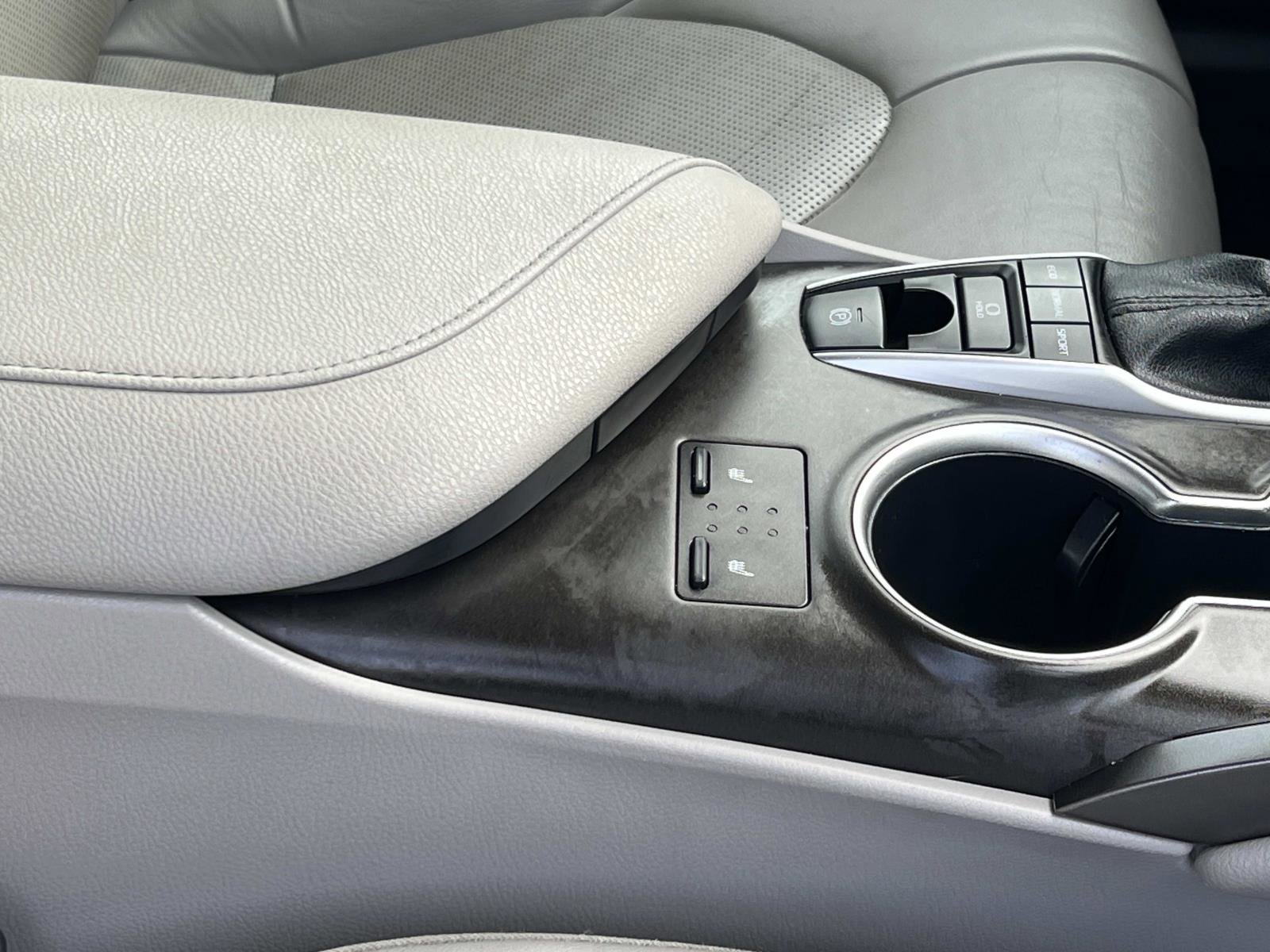 Used 2023 Toyota Camry XLE image 30