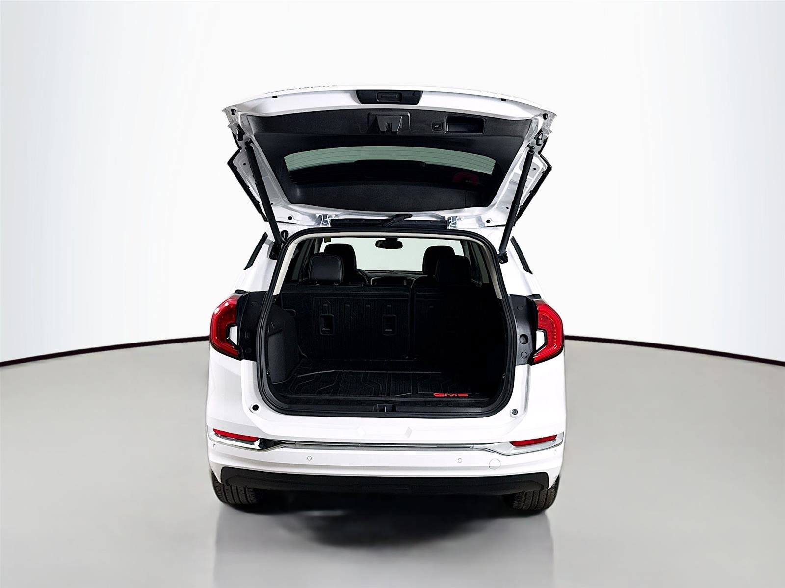 Used 2024 GMC Terrain Denali w/ Denali Premium Package image 29