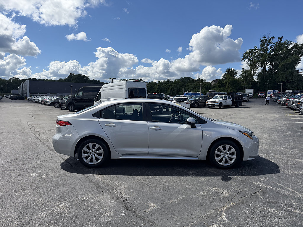 Used 2022 Toyota Corolla LE w/ Carpet Mat Package (TMS) FWD image 8