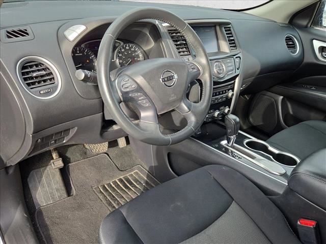 Used 2018 Nissan Pathfinder SV image 10