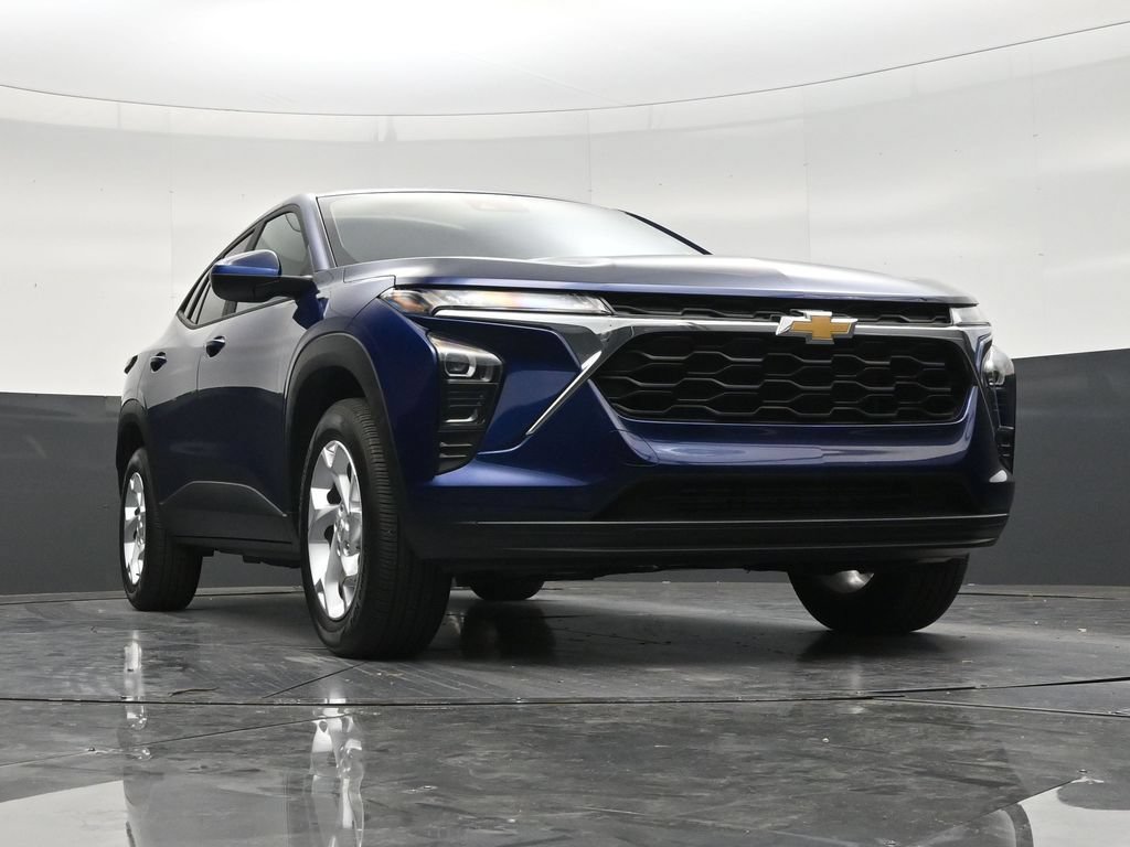 Used 2024 Chevrolet Trax LS w/ LS Convenience Package FWD image 25