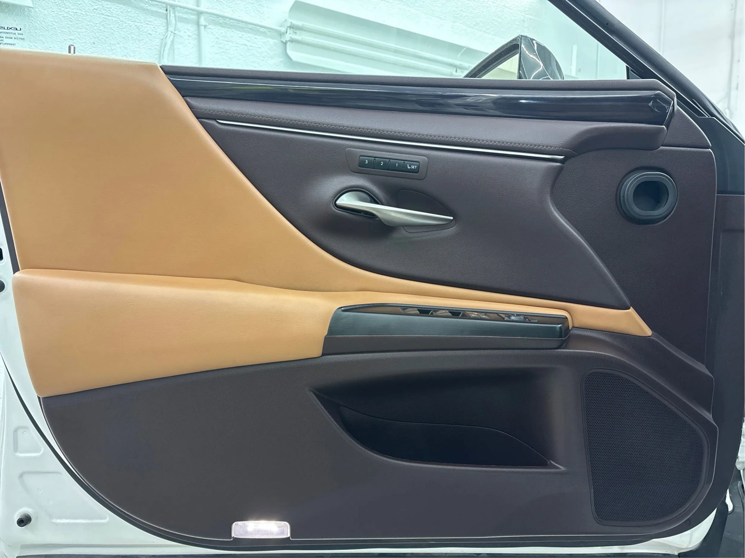 Used 2019 Lexus ES 350 w/ Premium Package image 26