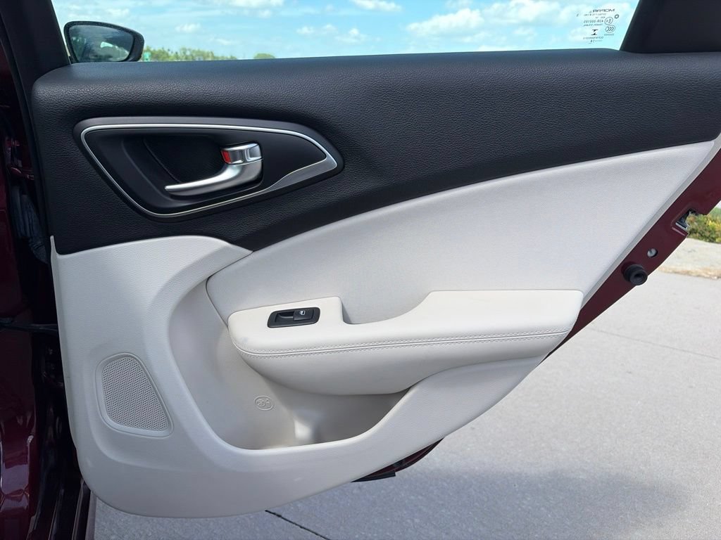 Used 2015 Chrysler 200 Limited w/ Convenience Group FWD image 28