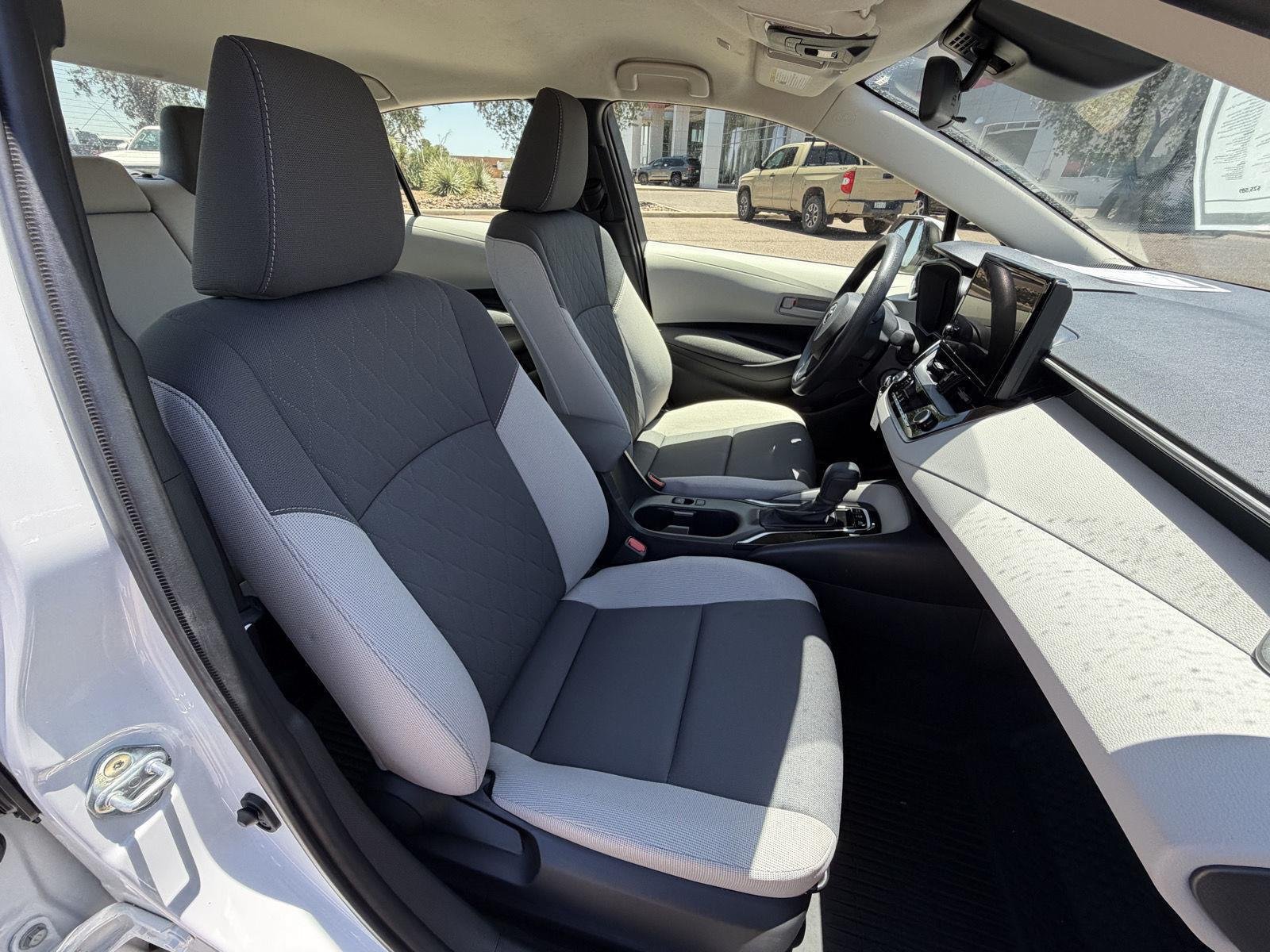 Used 2025 Toyota Corolla LE FWD image 29