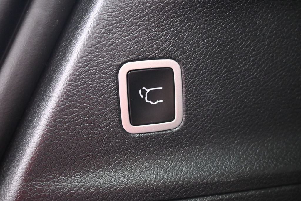 Used 2025 Chrysler Pacifica Select FWD image 17