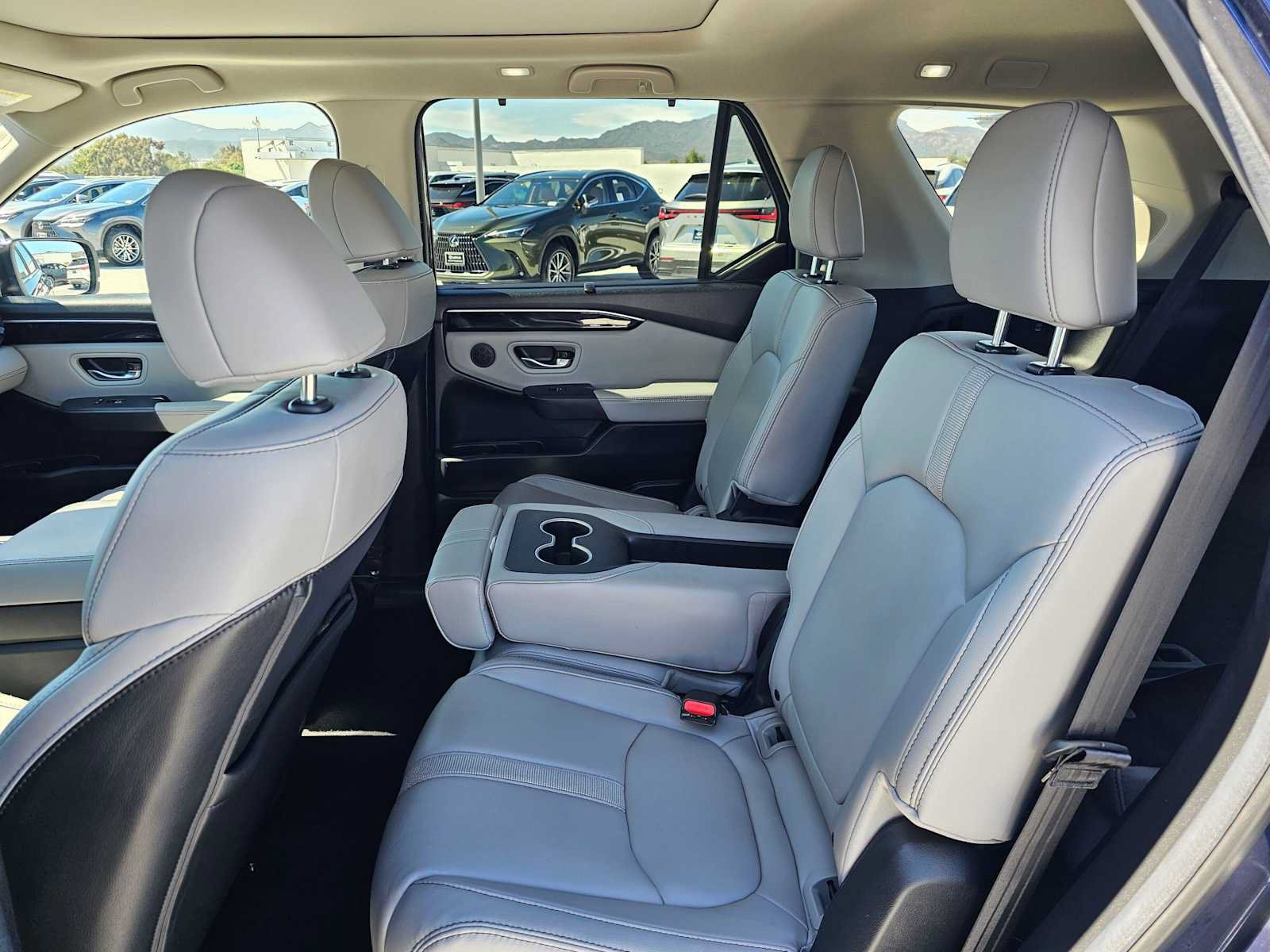 Used 2025 Honda Pilot Touring image 18