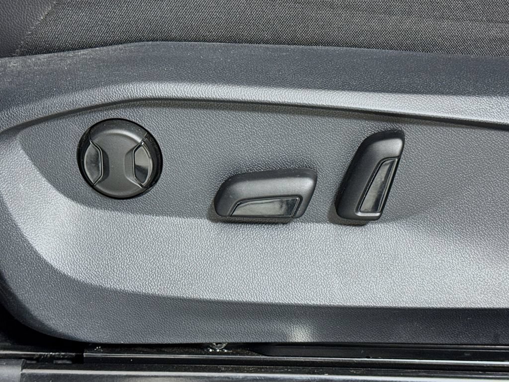Used 2024 Volkswagen Tiguan SE R-Line FWD image 16