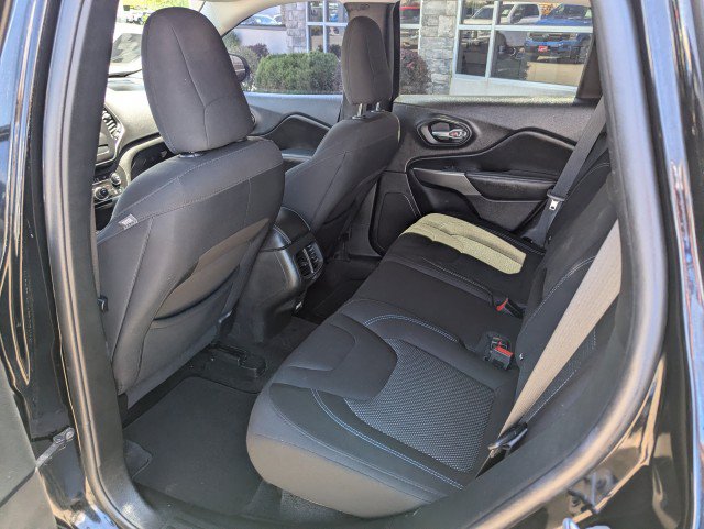 Used 2019 Jeep Cherokee Latitude w/ Popular Appearance Group AWD/4WD image 24