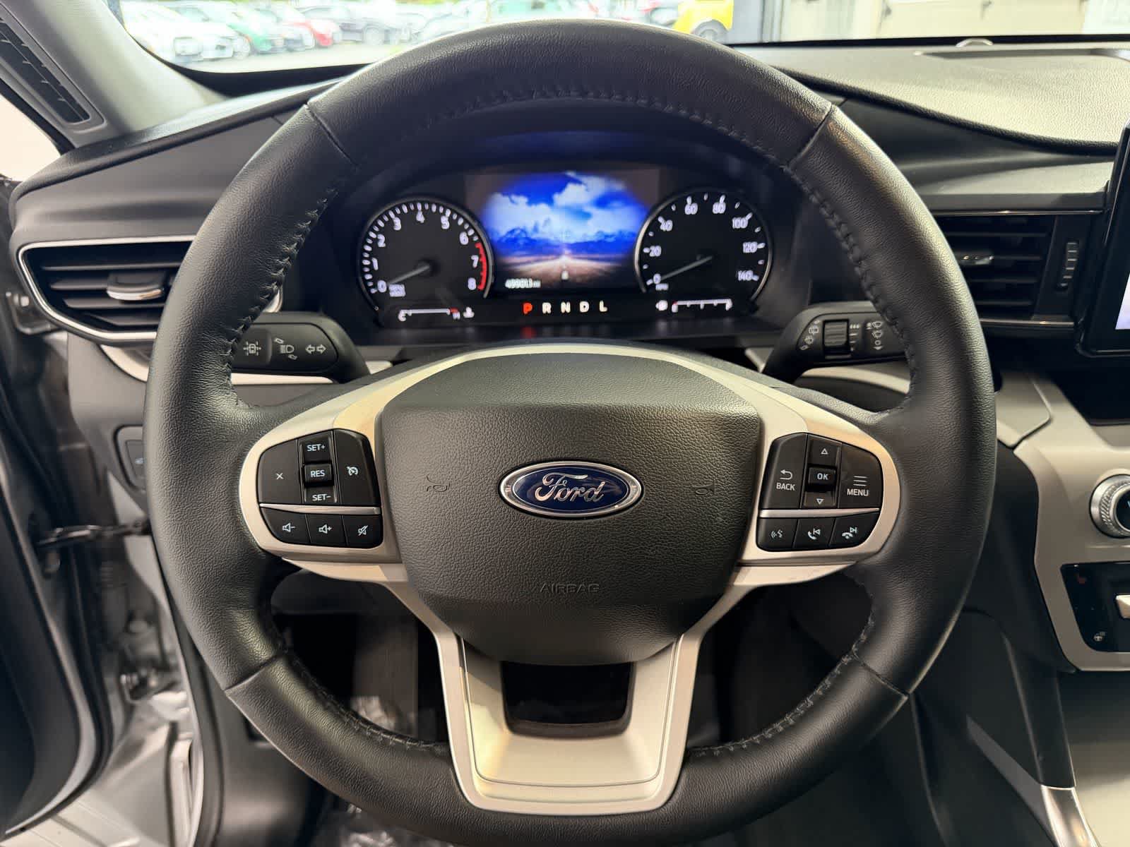 Used 2022 Ford Explorer XLT w/ Equipment Group 202A AWD/4WD image 17