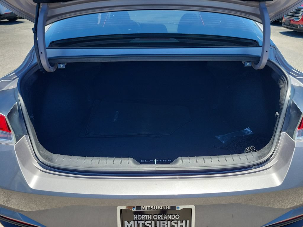 Used 2023 Hyundai Elantra SEL w/ Convenience Package FWD image 6
