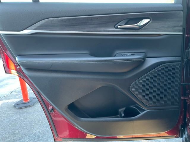 Used 2025 Jeep Grand Cherokee L Limited image 27