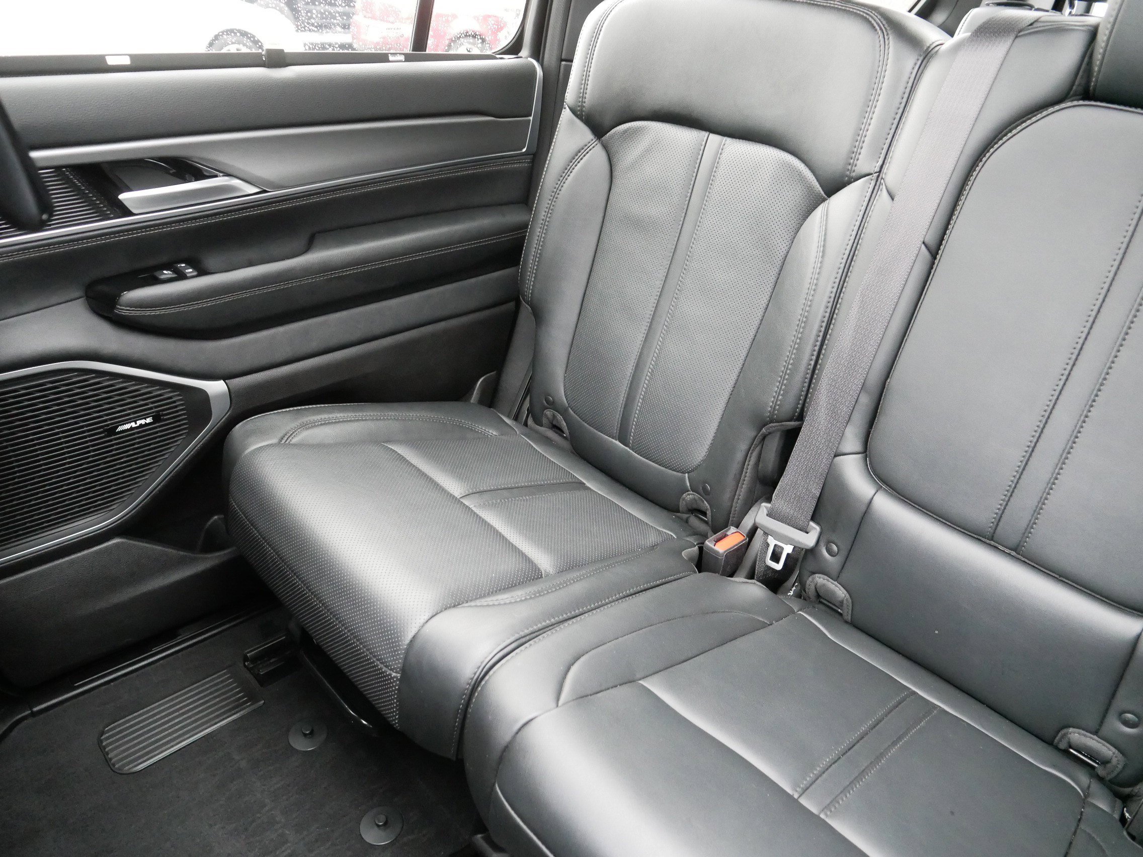 Certified 2024 Jeep Wagoneer Series II w/ Convenience Group I image 12