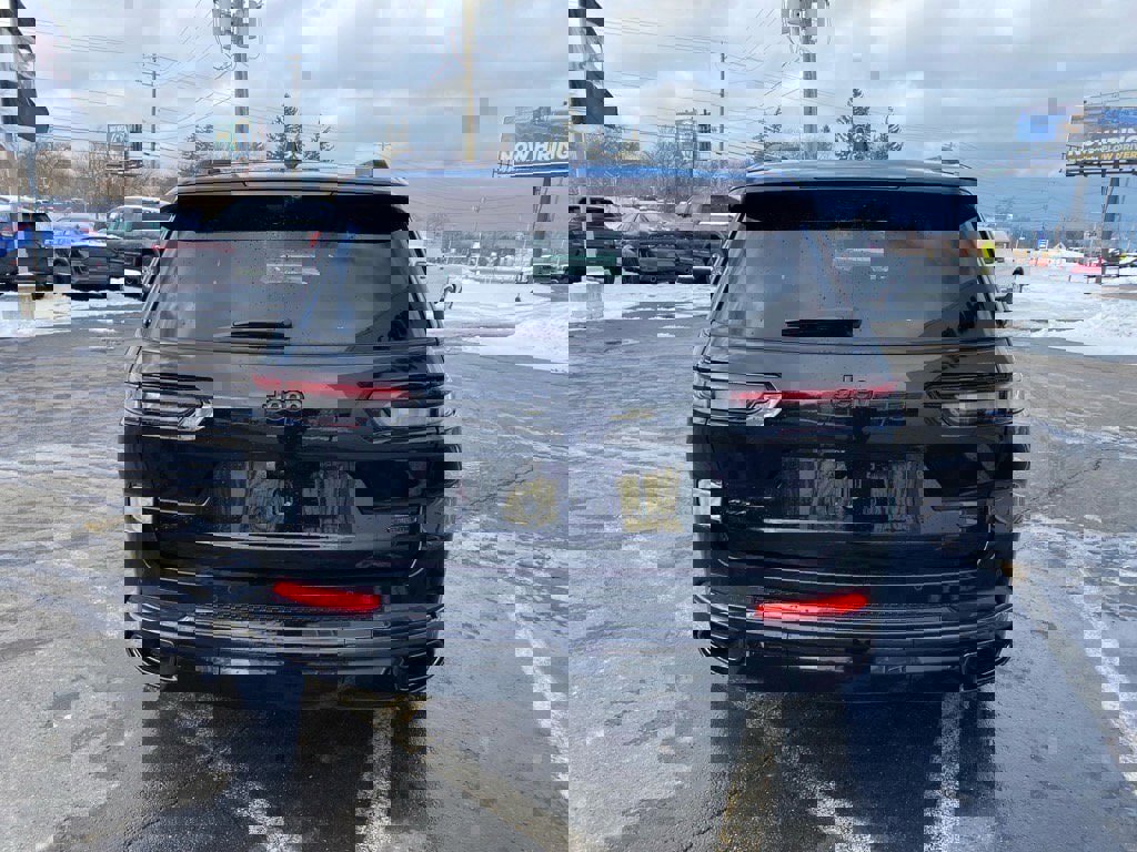 Used 2024 Jeep Grand Cherokee L Summit image 4