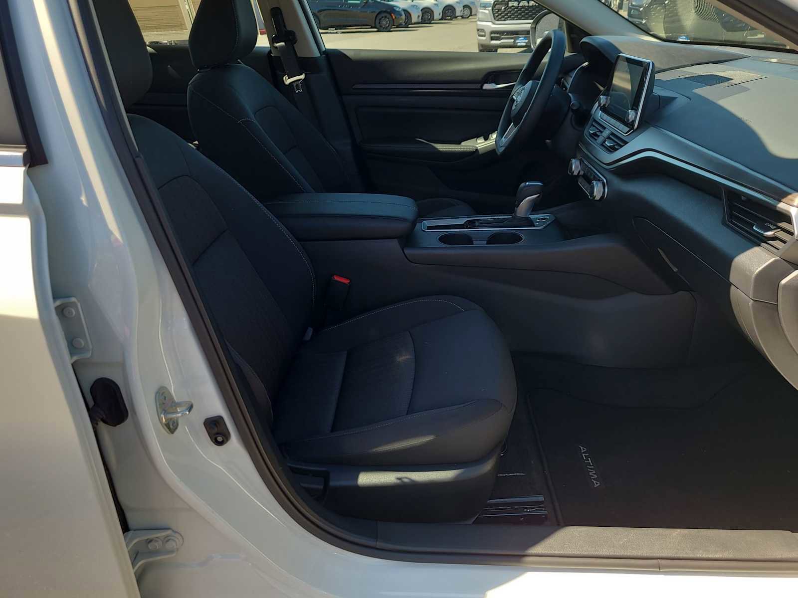 Used 2025 Nissan Altima 2.5 SV FWD image 22