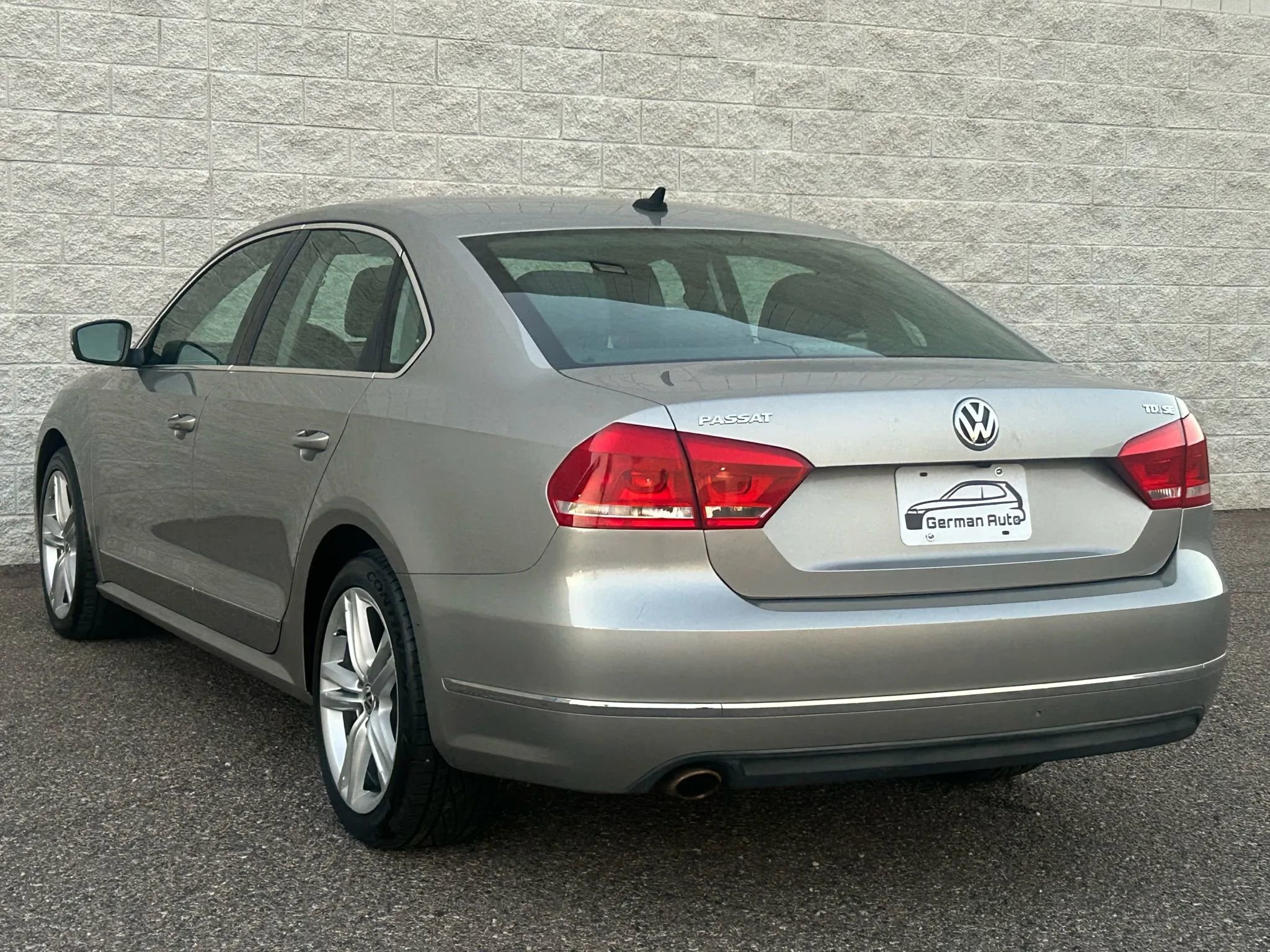 Used 2014 Volkswagen Passat TDI SE FWD image 8